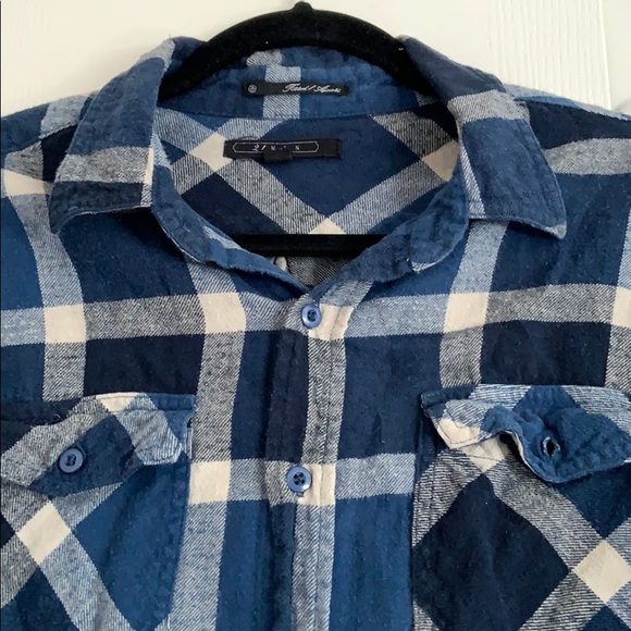 2/$25 Men’s Forever 21 Flannel - Picture 3 of 4